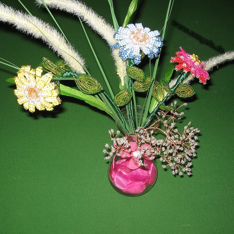 Цветок Zinnia (цинния, майоры) из бисера